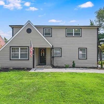 82 Lake W Drive, Wayne, NJ 07470