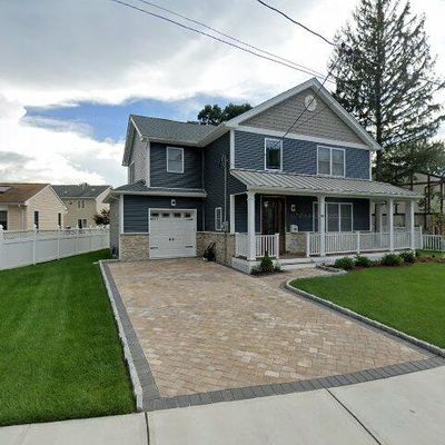 82 Weller Ter, Saddle Brook, NJ 07663