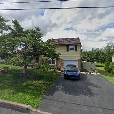 821 Karoly St, Freemansburg, PA 18017