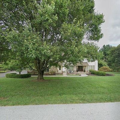 867 Chandlee Dr, West Chester, PA 19382