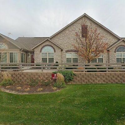 W250 N5046 William Dr, Pewaukee, WI 53072