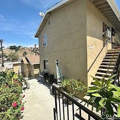 West Of Robertso, Los Angeles, CA 90032