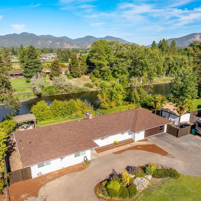 979 Mesman Dr, Grants Pass, OR 97527