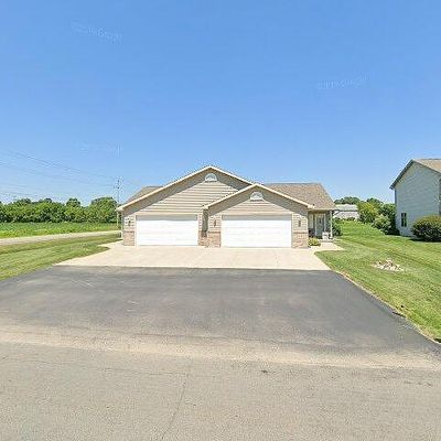 1099 Rock Ledge Ln, Neenah, WI 54956