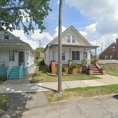 11684 Mitchell St, Hamtramck, MI 48212