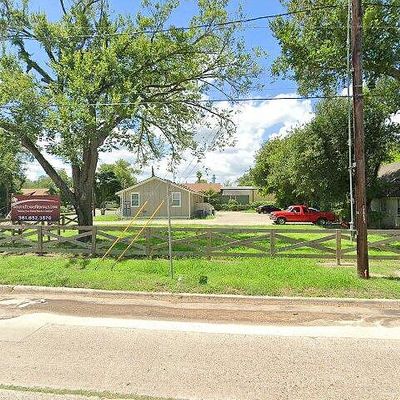 103 W Water St, Victoria, TX 77901