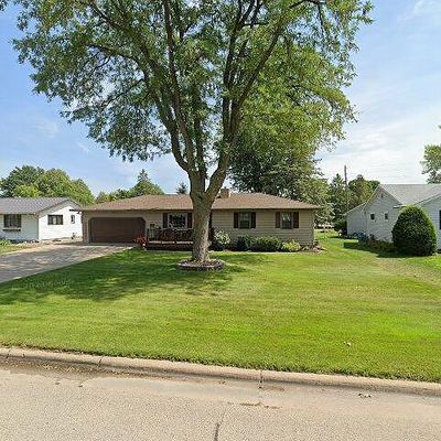 1033 W Lyon Ave, Lake City, MN 55041