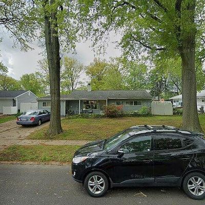 119 Oaktree Dr, Levittown, PA 19055