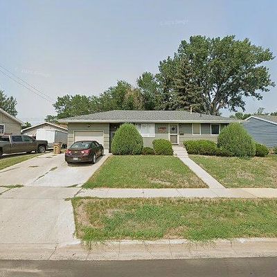 1216 Sunset Blvd, Minot, ND 58703