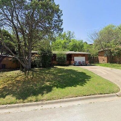 1721 Hillside Dr, River Oaks, TX 76114