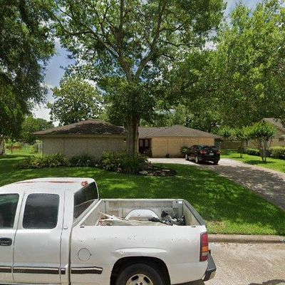 207 W Castle Harbour Dr, Friendswood, TX 77546