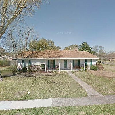 208 Valley Dr, Liberty, TX 77575