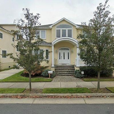 21 N Kenyon Ave, Margate City, NJ 08402