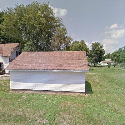 216 S Pine St, Stonington, IL 62567