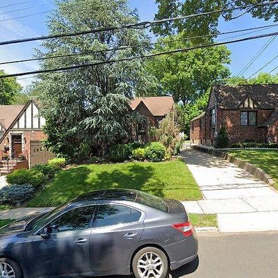 221 Roosevelt Ave, Hasbrouck Heights, NJ 07604