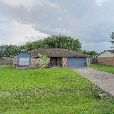 2502 Foxglove St, Highlands, TX 77562