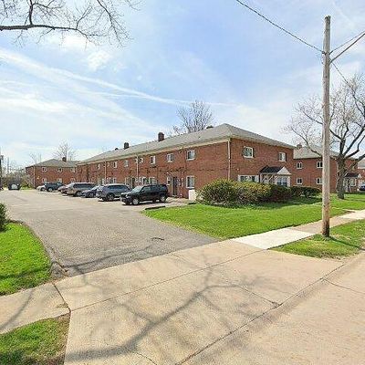 23878 Banbury Cir Apt 3, Cleveland, OH 44128