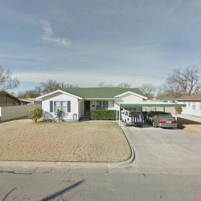 300 Mimosa St, Burkburnett, TX 76354