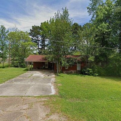 307 Yawn St, Collins, MS 39428