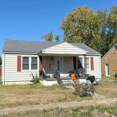 313 W Cleveland St, Versailles, MO 65084