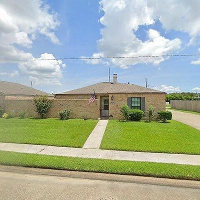 2819 Saba Ln, Port Neches, TX 77651