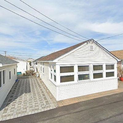 29 4th Lane, Seaside Park, NJ 08752