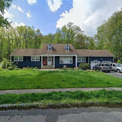 36 Henning Dr, Fairfield, NJ 07004