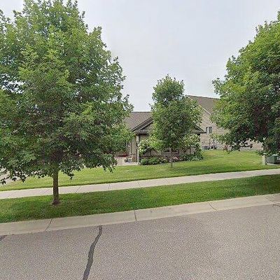 323 Brickyard Dr, Chaska, MN 55318