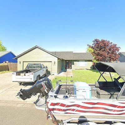 435 Emily Ln, Harrisburg, OR 97446