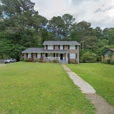 382 Barbashela Dr, Stone Mountain, GA 30088