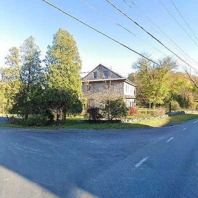 4 Host Church Rd, Womelsdorf, PA 19567