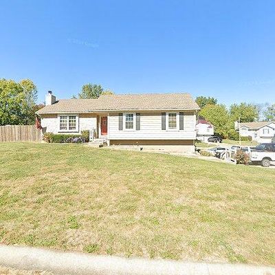 404 Huntington Dr S, Greenwood, MO 64034