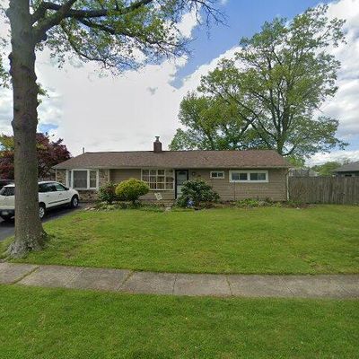 49 Emerald Ln, Levittown, PA 19054