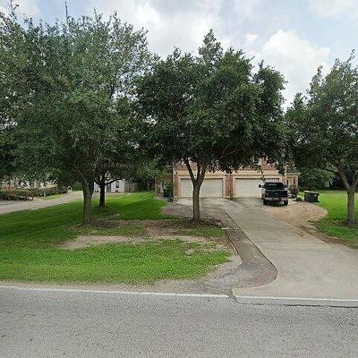 4704 W Walnut St, Pearland, TX 77581