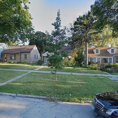 5821 W Keefe Ave, Milwaukee, WI 53216