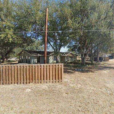 610 Blue Bonnet N, Floresville, TX 78114