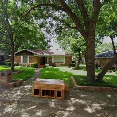 5636 Twineing St, Dallas, TX 75227