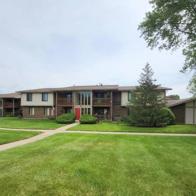 701 Garden Cir., Unit 5, Streamwood, IL 60107