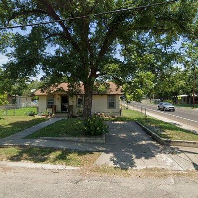 732 E Mesquite St, Uvalde, TX 78801