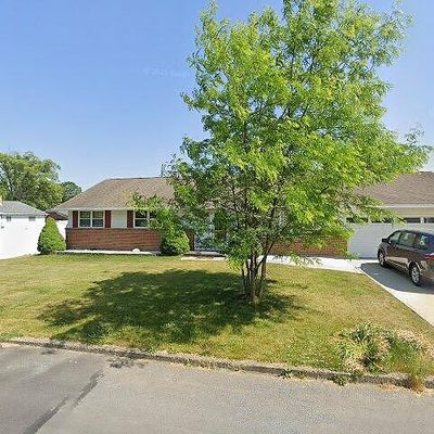 7442 Woodbine Rd, Macungie, PA 18062