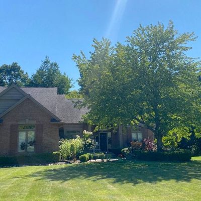 638 Roxbury Dr, Lake Orion, MI 48359