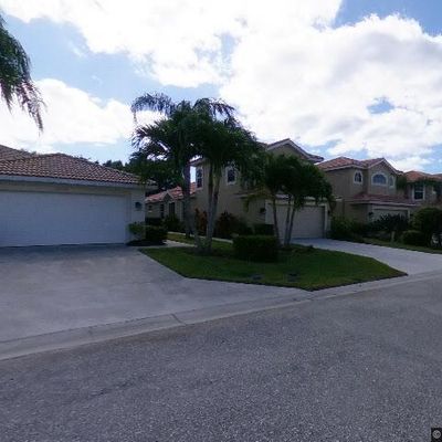 6647 Castlelawn Pl, Naples, FL 34113