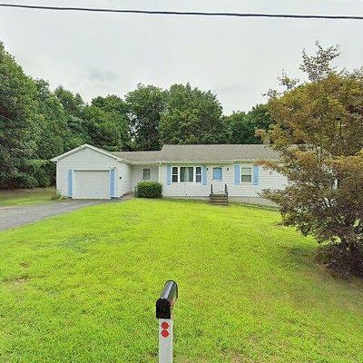 68 Tift St, Jewett City, CT 06351