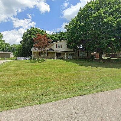 8596 Hickerylane Ave Nw, Clinton, OH 44216