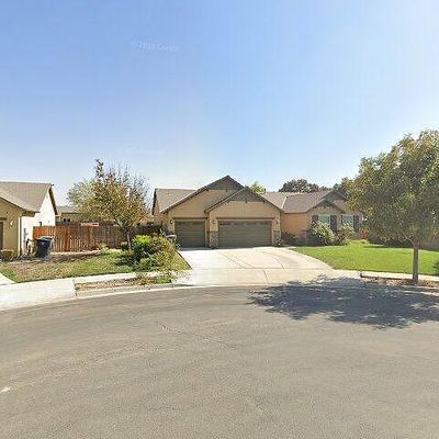 892 Himalaya Place, Lemoore, CA 93245