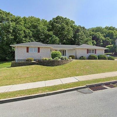 980 Hillcrest Dr S, Macungie, PA 18062