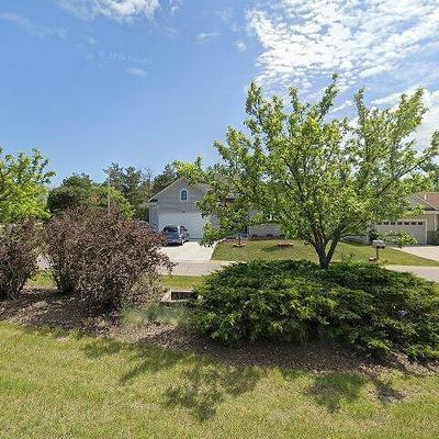 9015 Prairie Crossing Dr, Caledonia, WI 53126