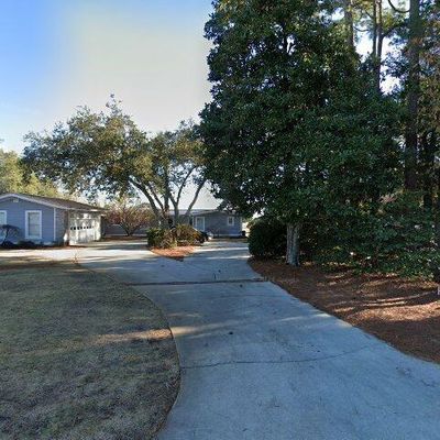 102 River Dr, Southport, NC 28461