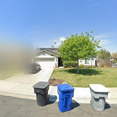 1020 W Millbrook St, Hanford, CA 93230