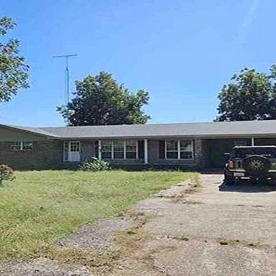 105 California Dr, Tuscumbia, AL 35674